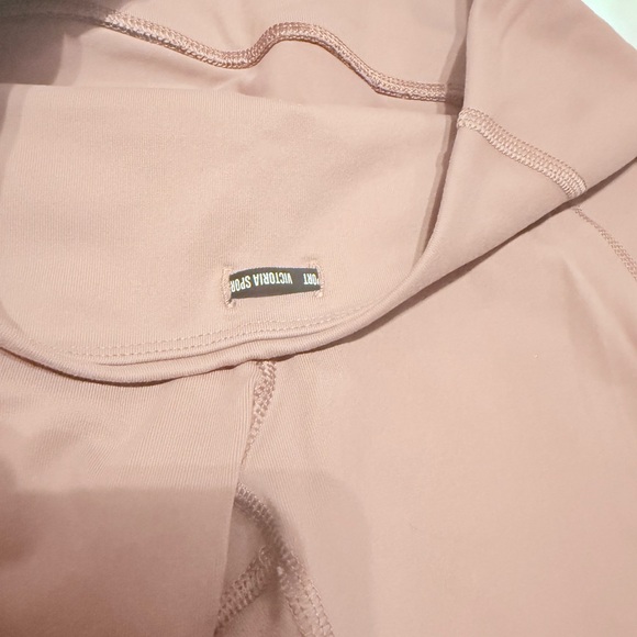 Victoria Sport Knockout High-Rise Capri Leggings - Rose Mauve - XS - Picture 7 of 16